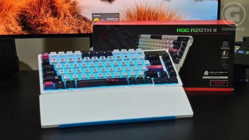 ASUS ROG Azoth X: Keyboard Gaming Premium Berlayar OLED yang Bikin Betah Main Seharian!